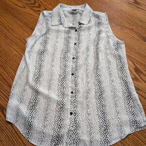 Adrianna Papell, No Sleeve, Junior size Small, Button up Front top